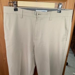 Amazon Essentials Dress Pants - 32 x 34 - Slim Fit